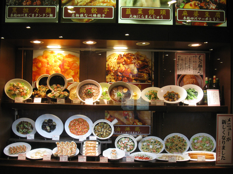 Rien à voir avec le sushi-bar, mais les reproductions donnent une bonne idée de ce qu’il peut y avoir dans l’assiette