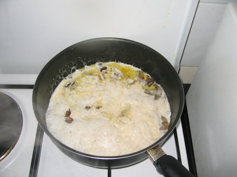 coquillages à la normande, la sauce avec les champignons à la crème